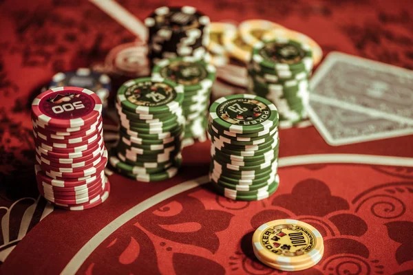 hk warna game lobby showing slots and live-dealer games